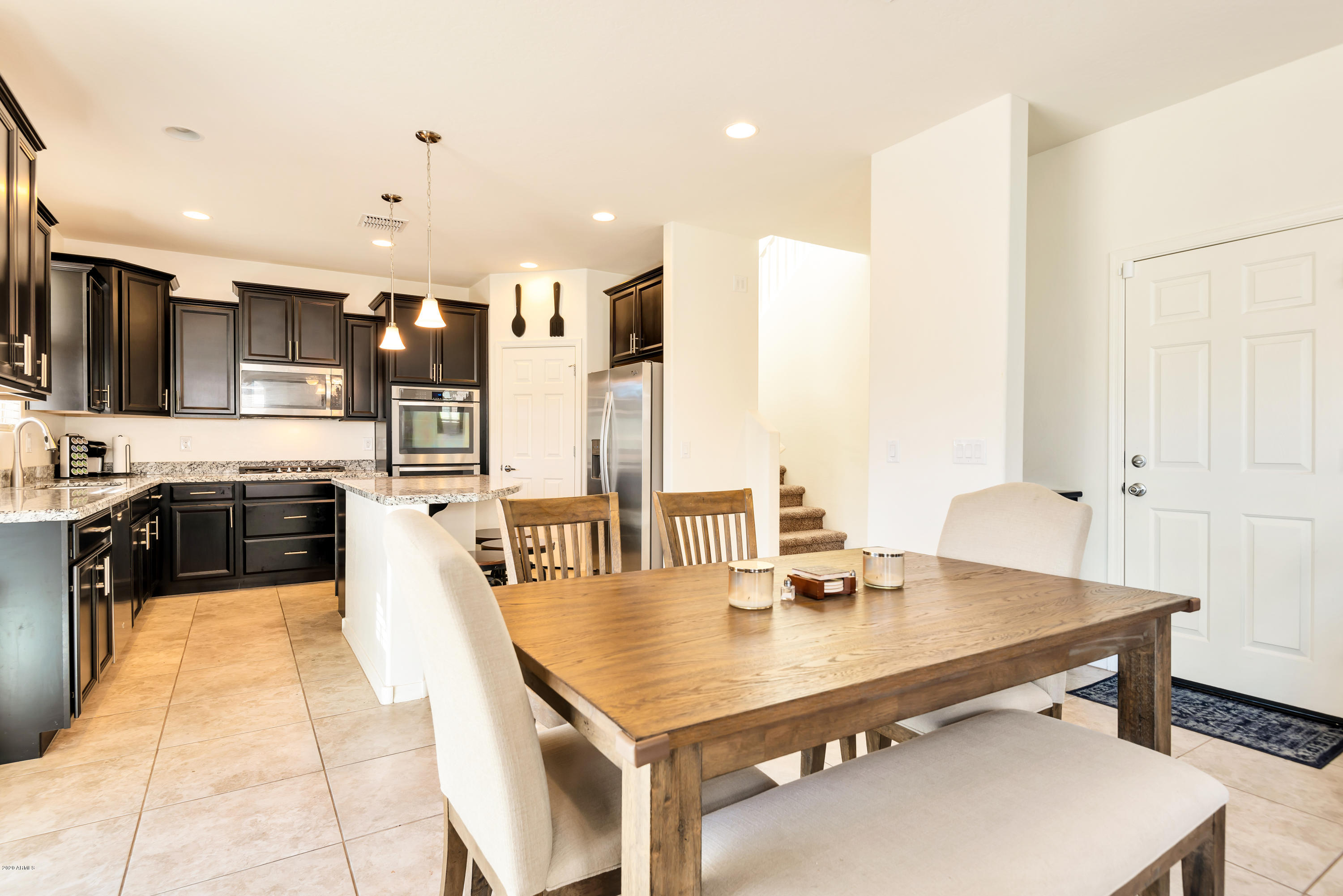 2523 East Beverly Road Phoenix, AZ 85042 - Photo 8 of 35 kitchen