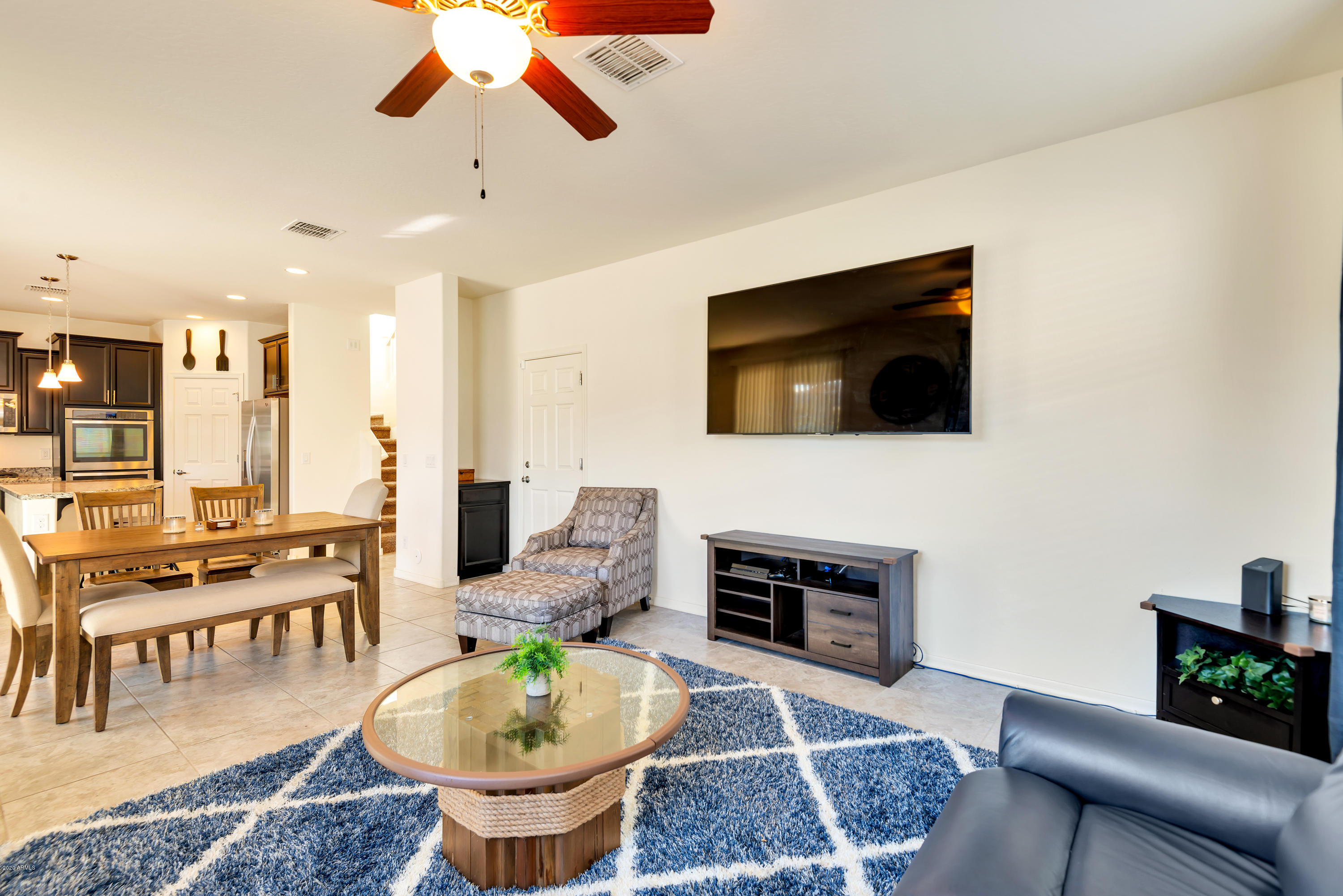 2523 East Beverly Road Phoenix, AZ 85042 - Photo 9 of 35 living area