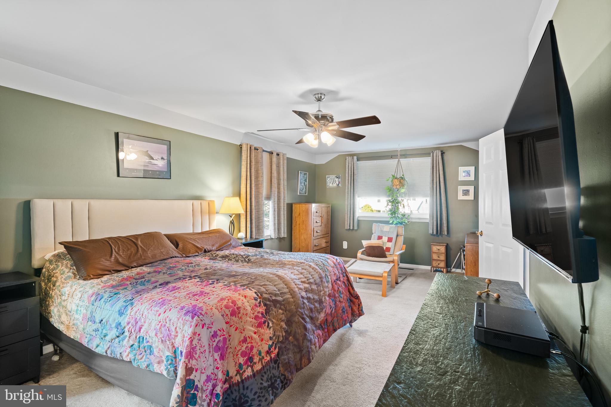 29 Tree Bark Lane Southampton, PA 18966 - Photo 19 of 50 a spacious bedroom with a large bed and a chandelier