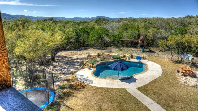 $549,000 | 735 North Saddle Mountain Road, Rio Frio, TX 78879