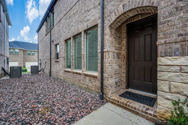 $3,300 | 512 Parkside Drive, Argyle, TX 76226