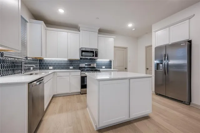 $3,300 | 512 Parkside Drive, Argyle, TX 76226