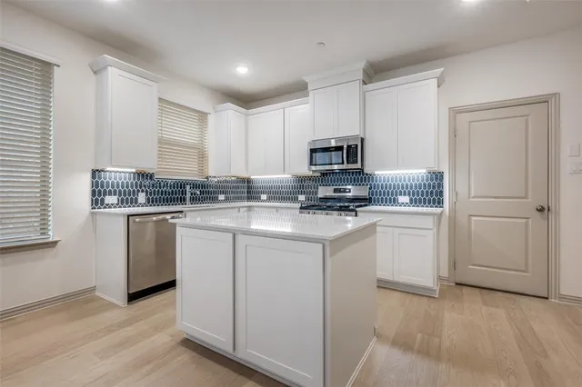 $3,300 | 512 Parkside Drive, Argyle, TX 76226