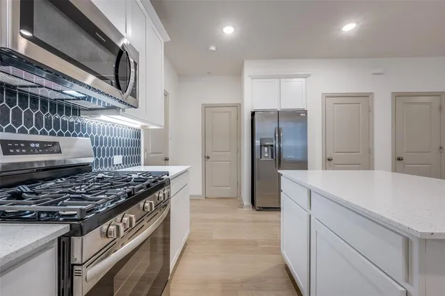 $3,300 | 512 Parkside Drive, Argyle, TX 76226