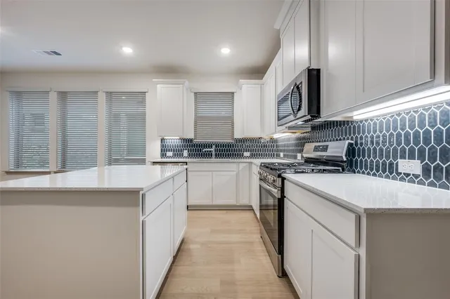 $3,300 | 512 Parkside Drive, Argyle, TX 76226