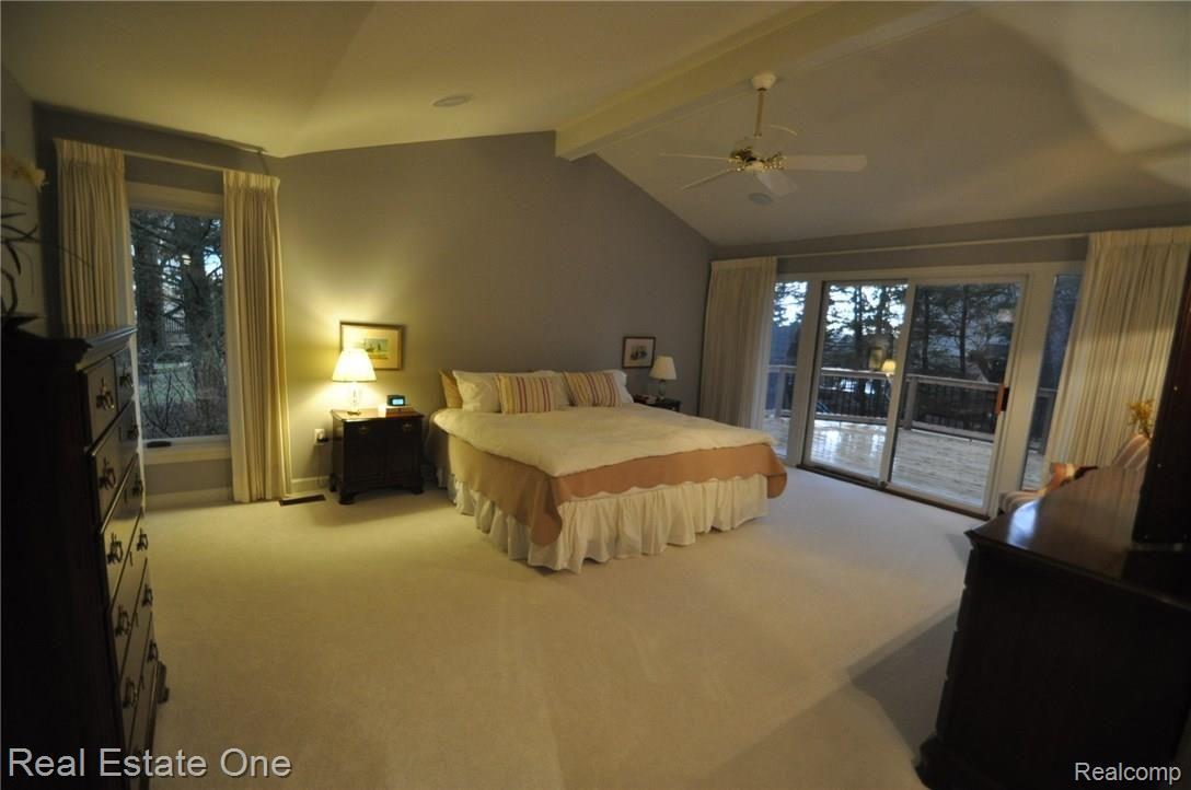 6360 Peach Tree Court Rochester, MI 48306 - Photo 20 of 55 18.JPG