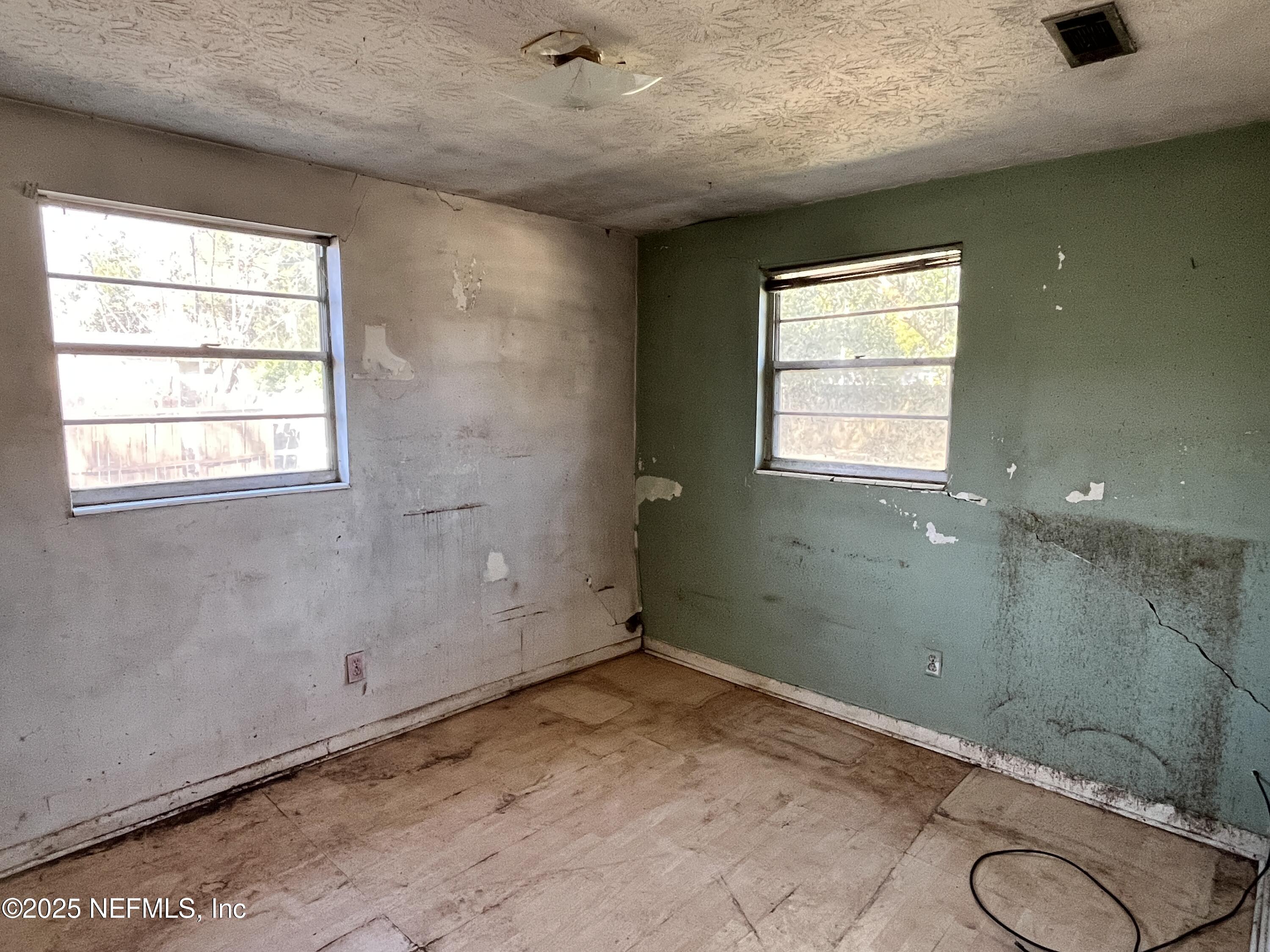 2833 Huffman Boulevard Jacksonville, FL 32246 - Photo 10 of 13 an empty room with windows