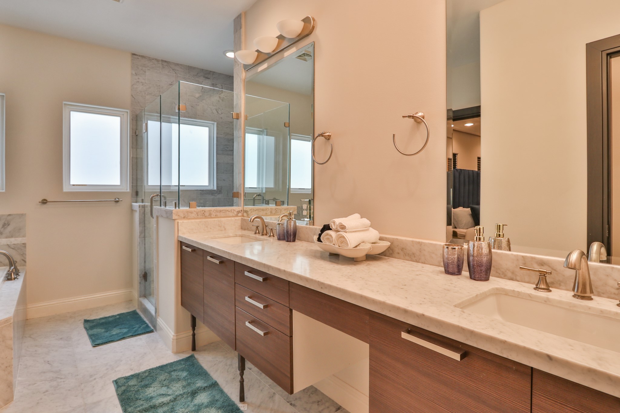 4114 Driscoll Street Houston, TX 77098 - Photo 28 of 50 a bathroom with a sink and a mirror