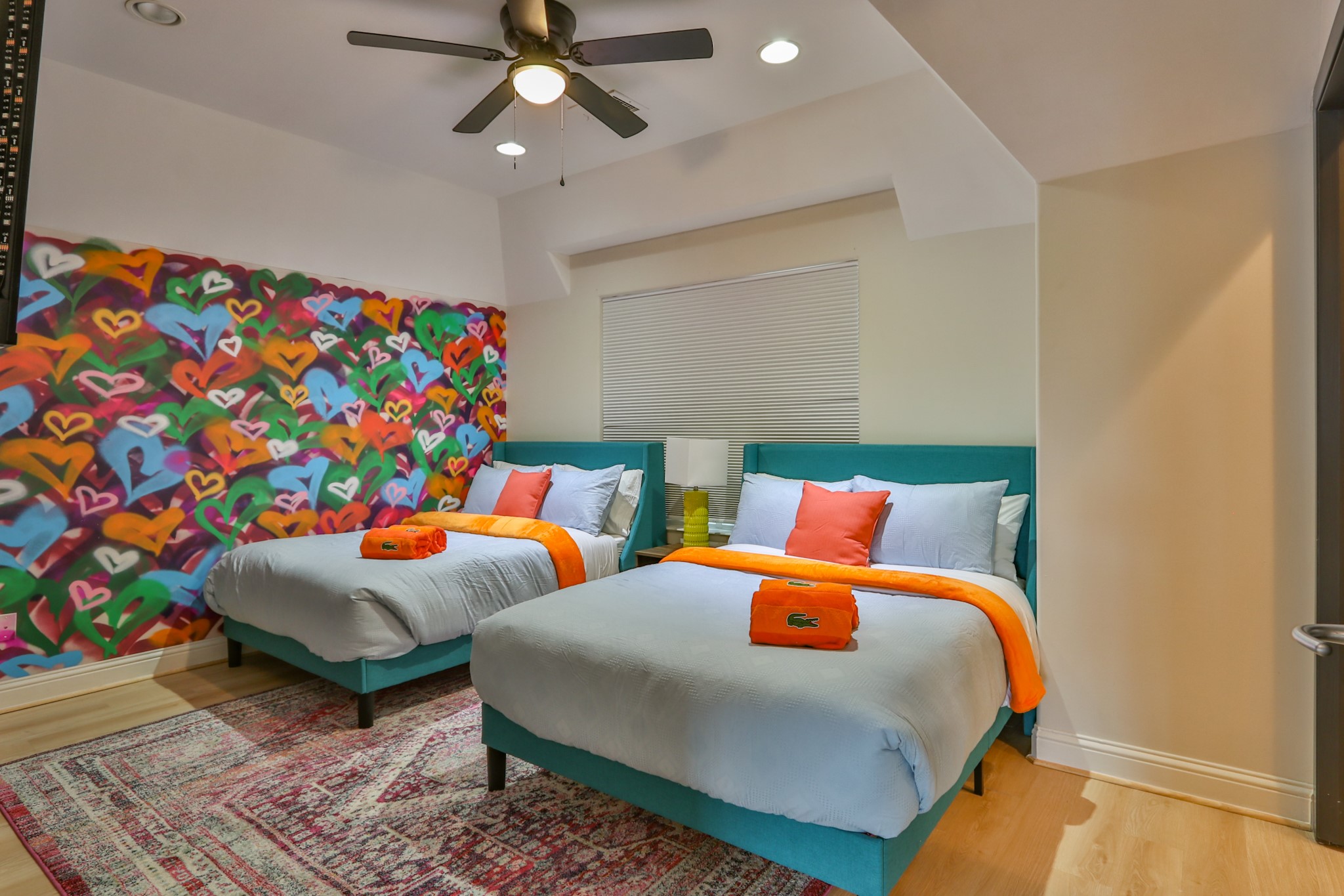 4114 Driscoll Street Houston, TX 77098 - Photo 4 of 50 a bedroom with two beds and painting on the wall