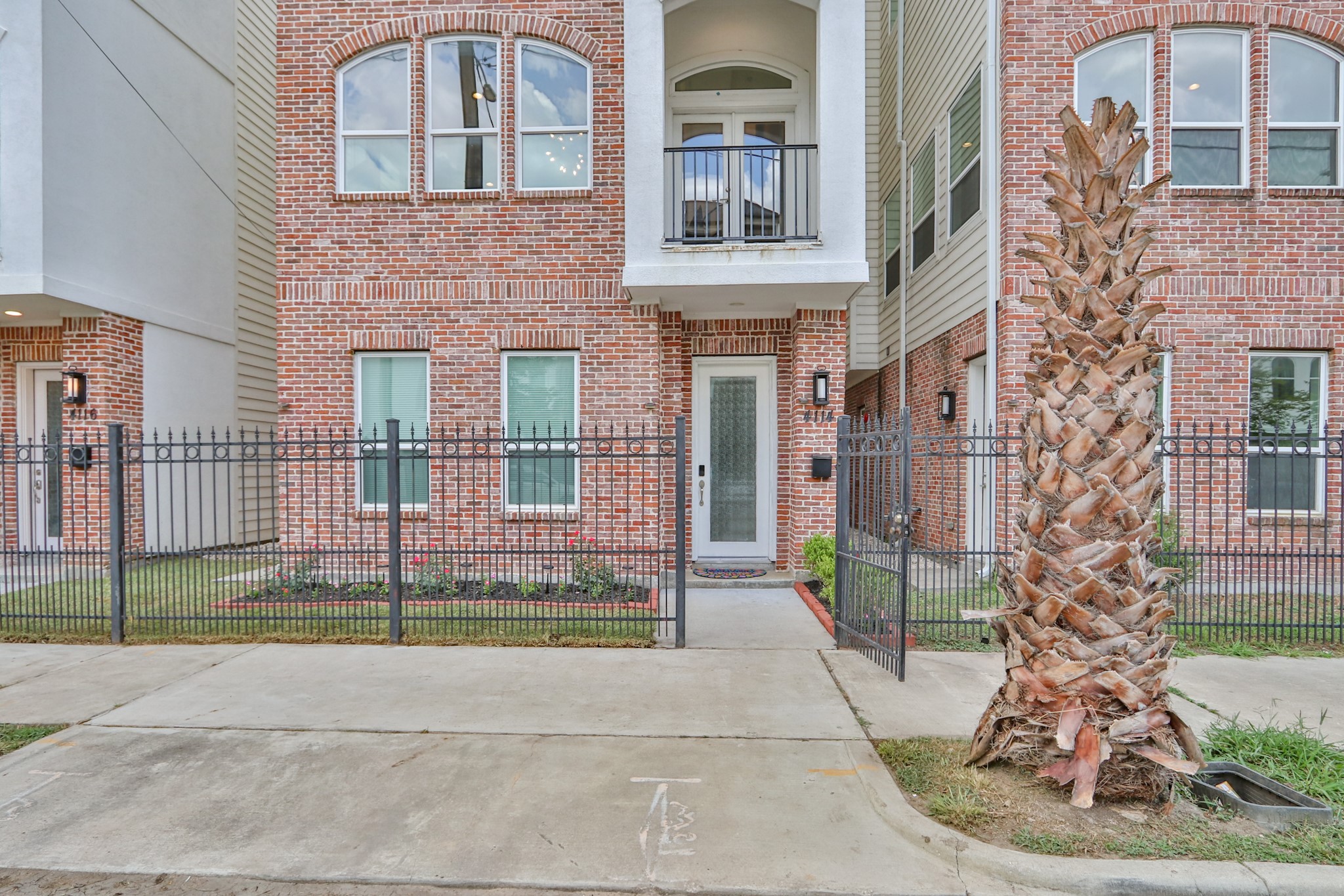 4114 Driscoll Street Houston, TX 77098 - Photo 48 of 50 a view of a brick house with many windows