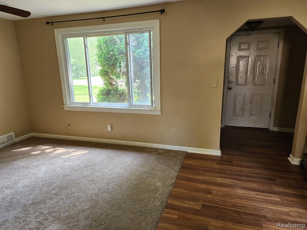 314 Clarkston Road Lake Orion, MI 48362 - Photo 5 of 19