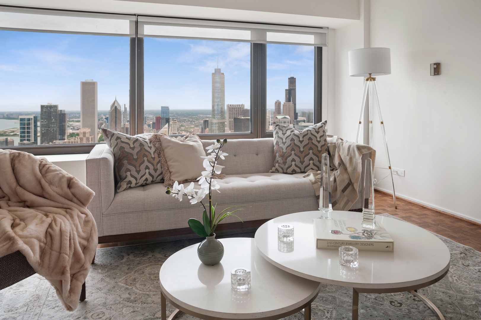 175 East Delaware Place, Unit 7110 Chicago, IL 60611 - Photo 4 of 22