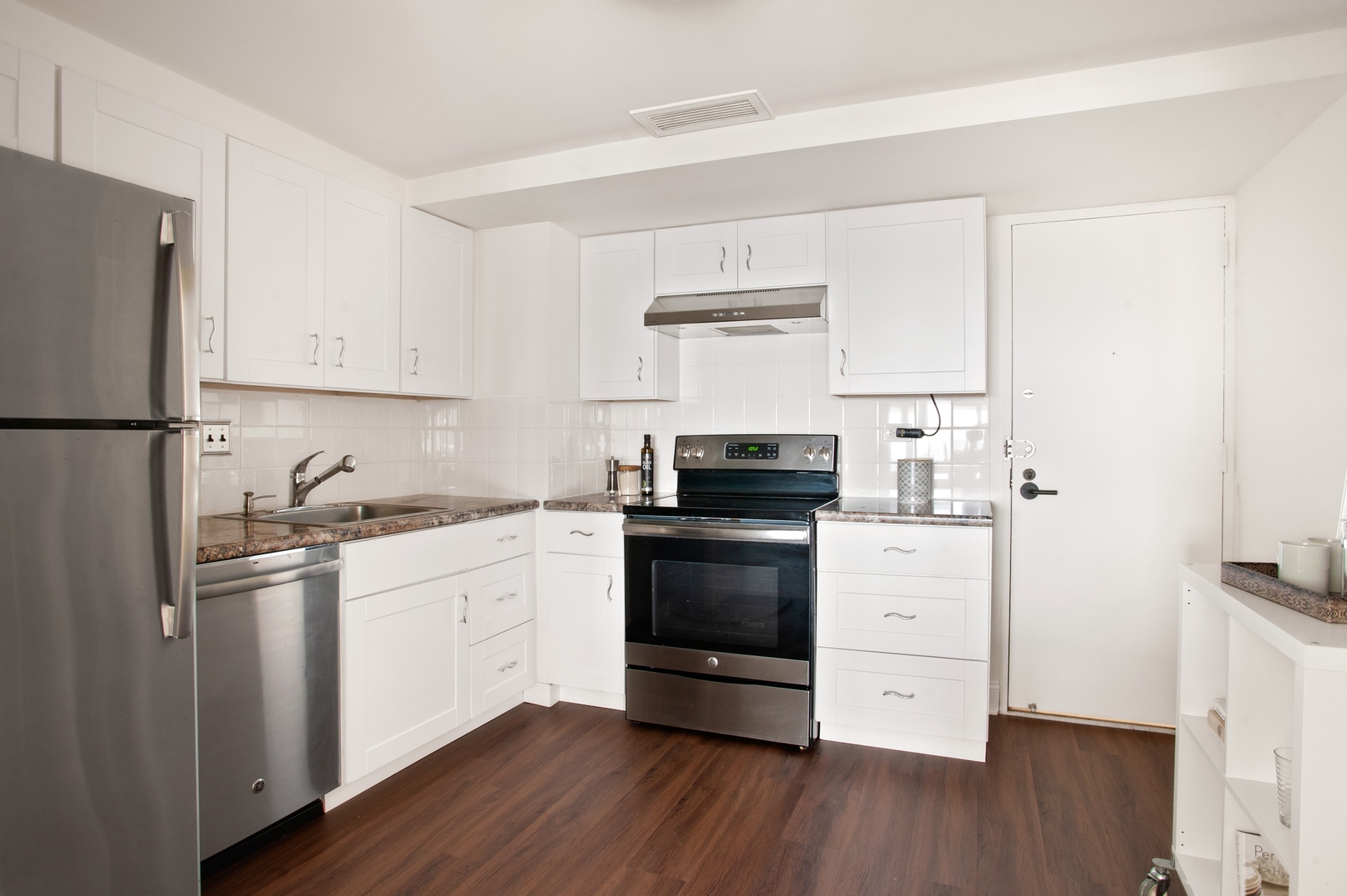 175 East Delaware Place, Unit 7110 Chicago, IL 60611 - Photo 5 of 22