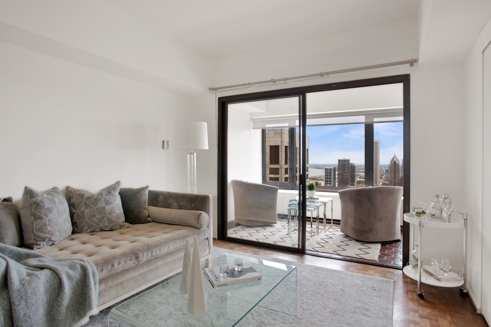 175 East Delaware Place, Unit 7110 Chicago, IL 60611 - Photo 9 of 22