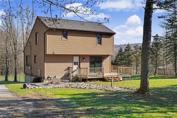 $299,900 | 130 Taylor Heights, Holland, NY 14080
