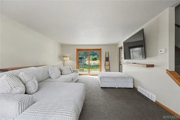 $299,900 | 130 Taylor Heights, Holland, NY 14080