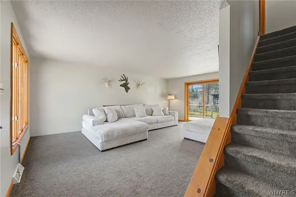 $299,900 | 130 Taylor Heights, Holland, NY 14080