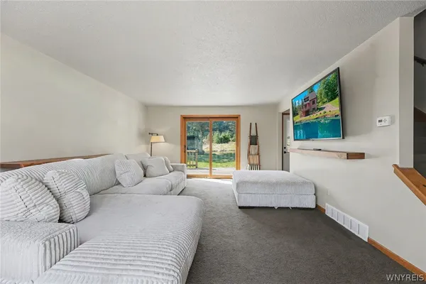 $299,900 | 130 Taylor Heights, Holland, NY 14080