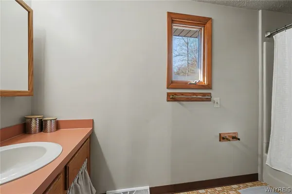 $299,900 | 130 Taylor Heights, Holland, NY 14080