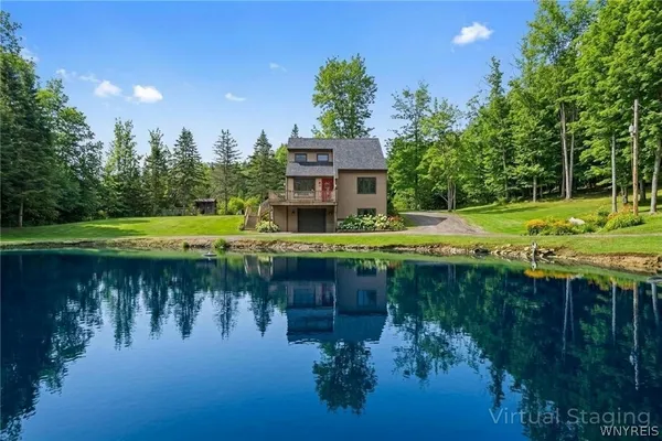 $299,900 | 130 Taylor Heights, Holland, NY 14080