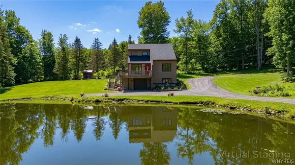 $299,900 | 130 Taylor Heights, Holland, NY 14080