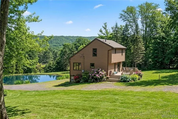 $299,900 | 130 Taylor Heights, Holland, NY 14080