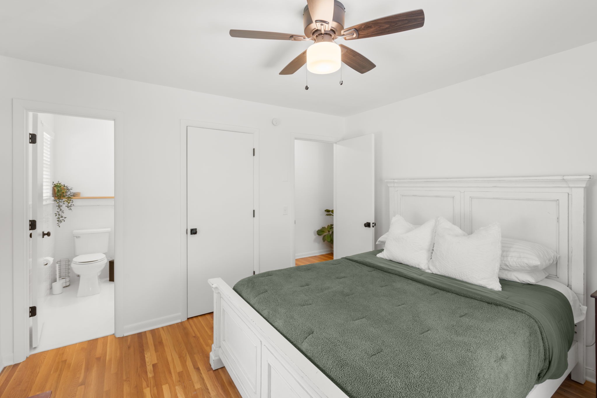 705 Vanoke Drive Madison, TN 37115 - Photo 18 of 40 a bedroom with a bed and a chandelier