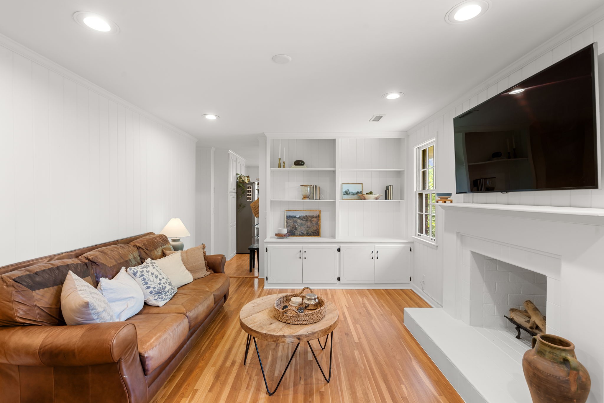 705 Vanoke Drive Madison, TN 37115 - Photo 6 of 40 a living room with furniture and a flat screen tv