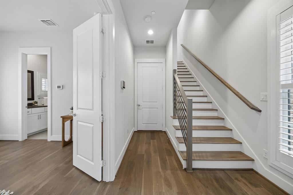 14971 Oak Street Addison, TX 75001 - Photo 5 of 28