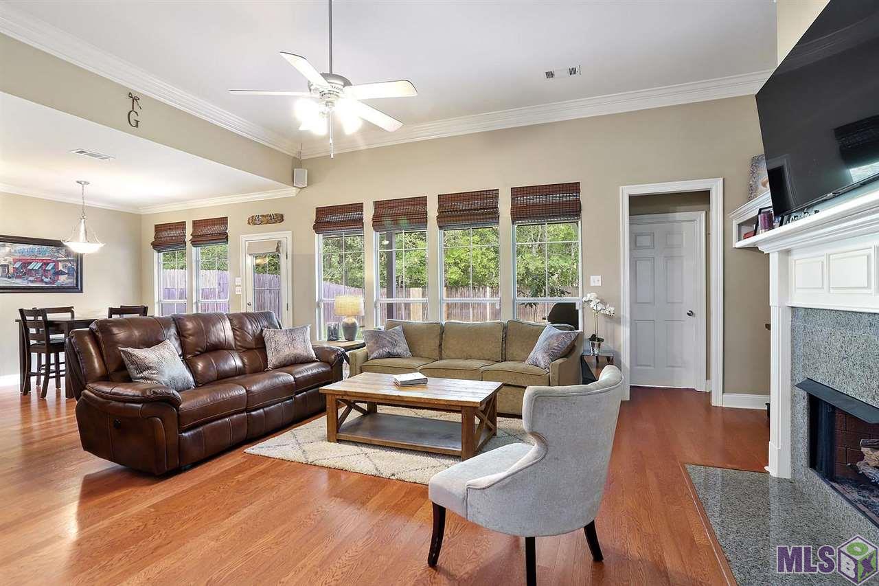 6445 Ridge Way Avenue Baton Rouge, LA 70817 - Photo 4 of 23 Open family room & dining room