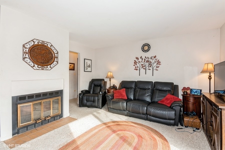 214 East Bailey Road, Unit J Naperville, IL 60565 - Photo 6 of 14 Gallery Image 6