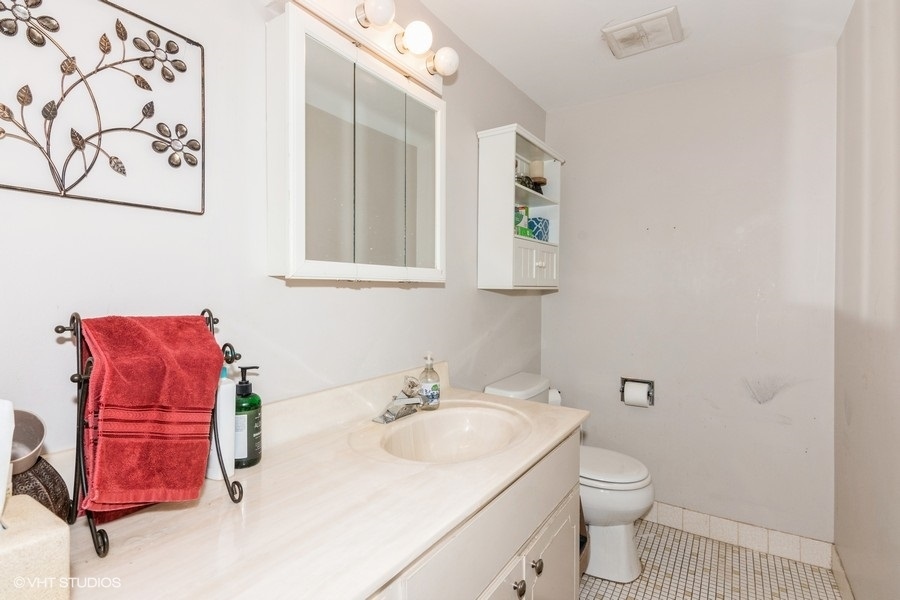 214 East Bailey Road, Unit J Naperville, IL 60565 - Photo 8 of 14 Gallery Image 8