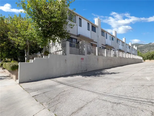 $415,000 | 14291 Foothill Boulevard, Sylmar, CA 91342