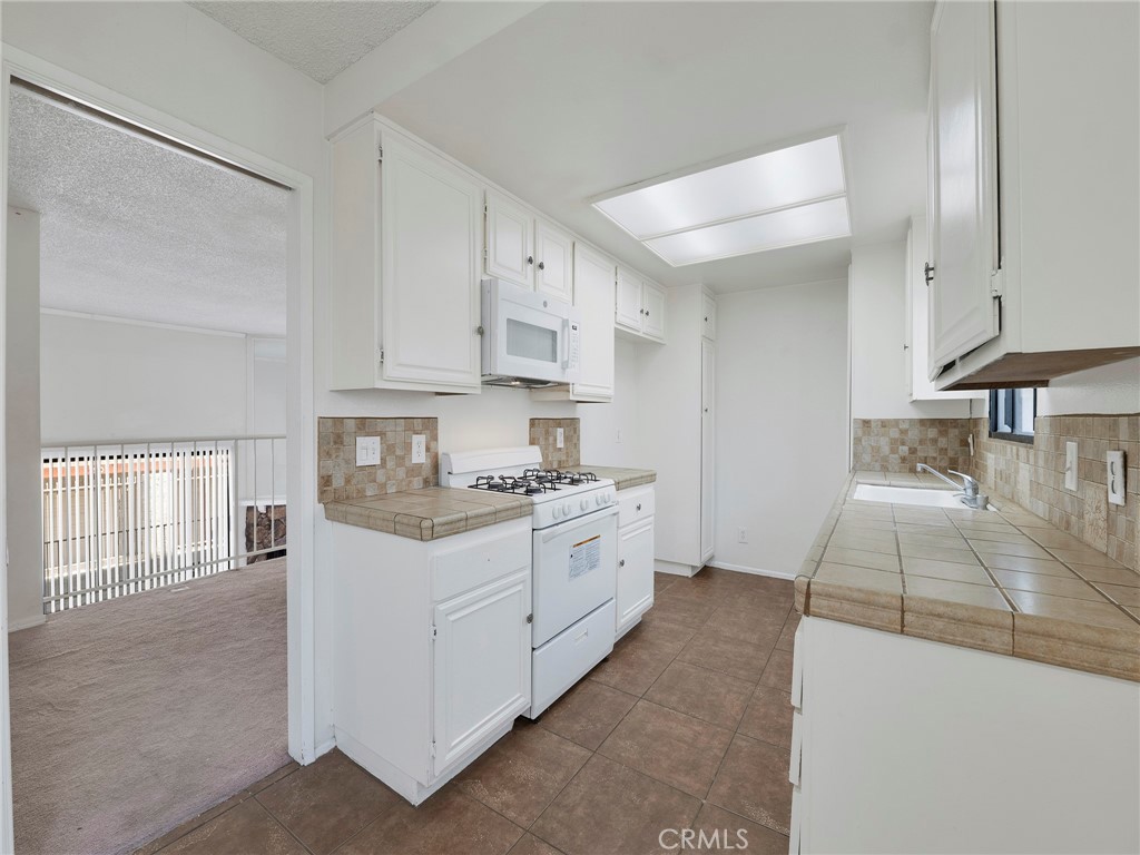 14291 Foothill Boulevard, Unit 9 Sylmar, CA 91342 - Photo 13 of 28