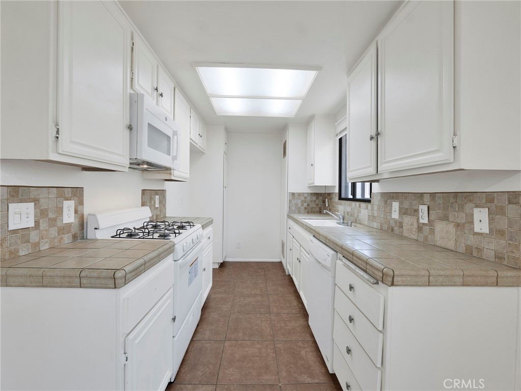 14291 Foothill Boulevard, Unit 9 Sylmar, CA 91342 - Photo 14 of 28