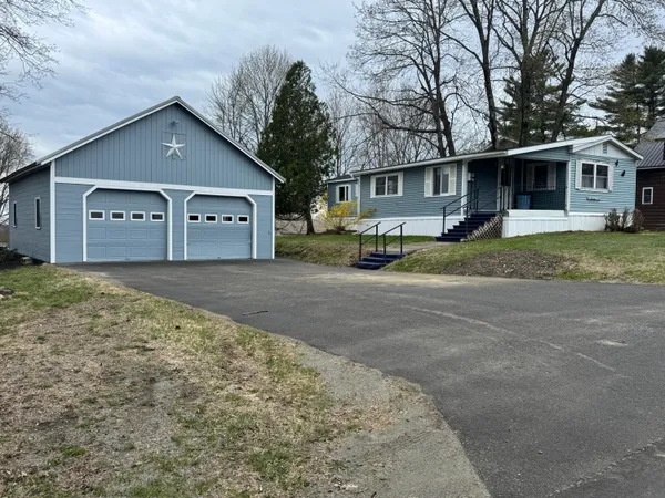 $135,000 | 16 Pine Street, Dexter, ME 04930