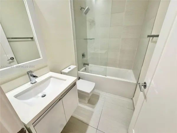 $3,700 | 6415 Northwest 102nd Path, Unit 204, Miami, FL 33178