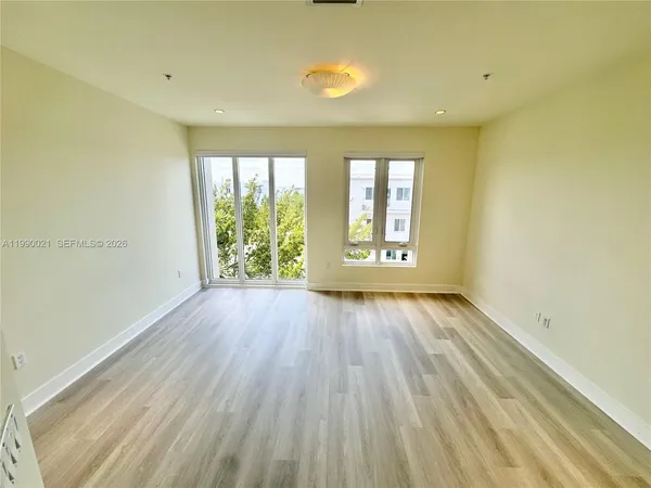 $3,700 | 6415 Northwest 102nd Path, Unit 204, Miami, FL 33178