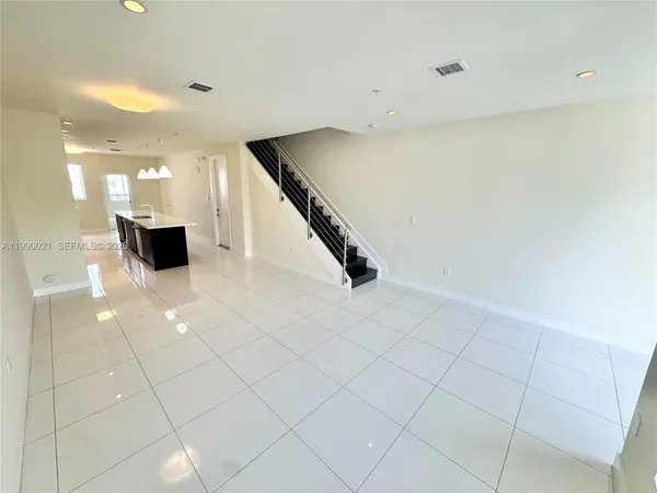 $3,700 | 6415 Northwest 102nd Path, Unit 204, Miami, FL 33178