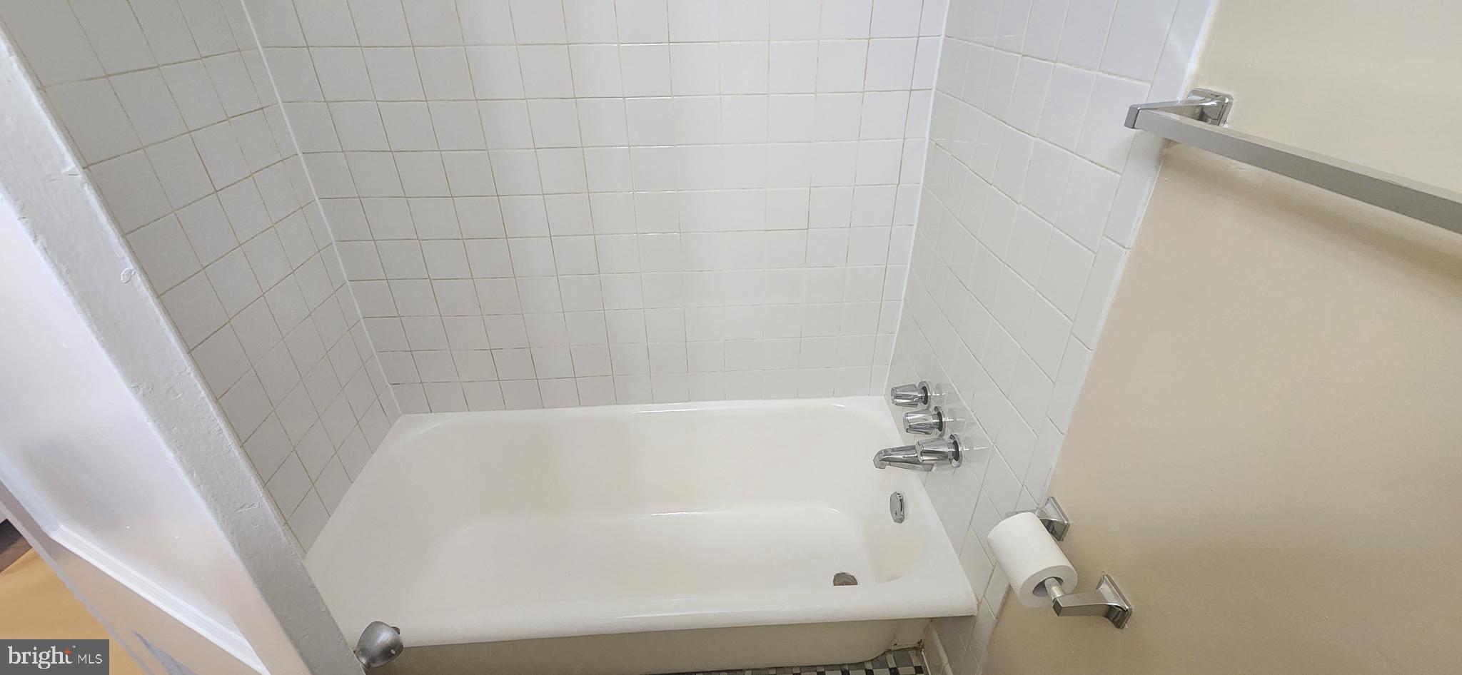 2017 I Street Northeast, Unit 4 Washington, DC 20002 - Photo 11 of 27 a bathroom with a bathtub