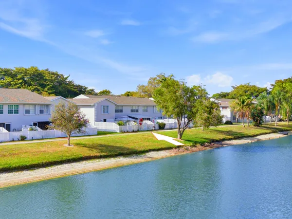 $250,000 | 235 Foxtail Drive, Unit B, Greenacres, FL 33415