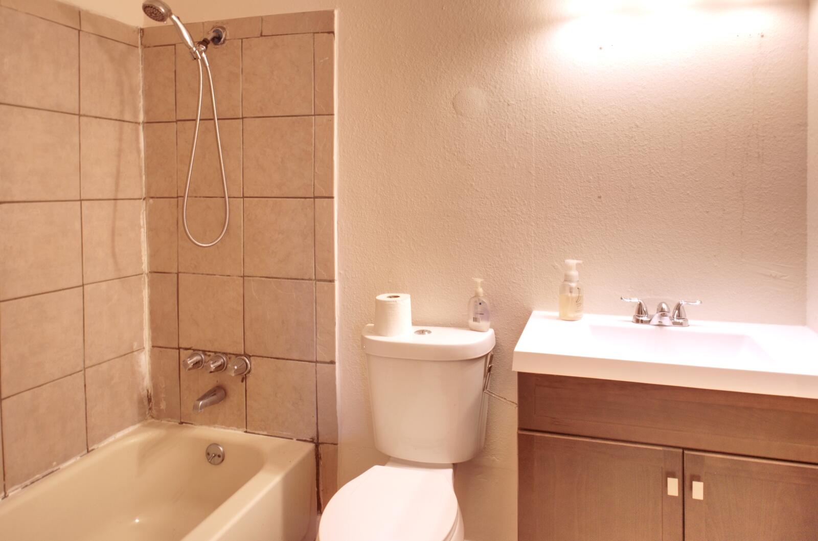 558 Perry Avenue Corcoran, CA 93212 - Photo 19 of 42 edit2nd Bath 1