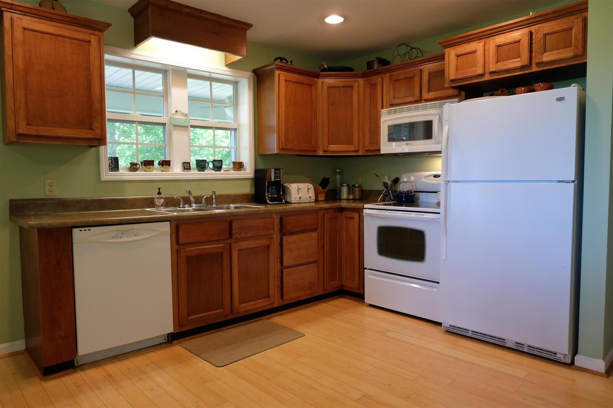 3275 Jackson Point Road Sewanee, TN 37375 - Photo 8 of 20 All kitchen appliances remain.