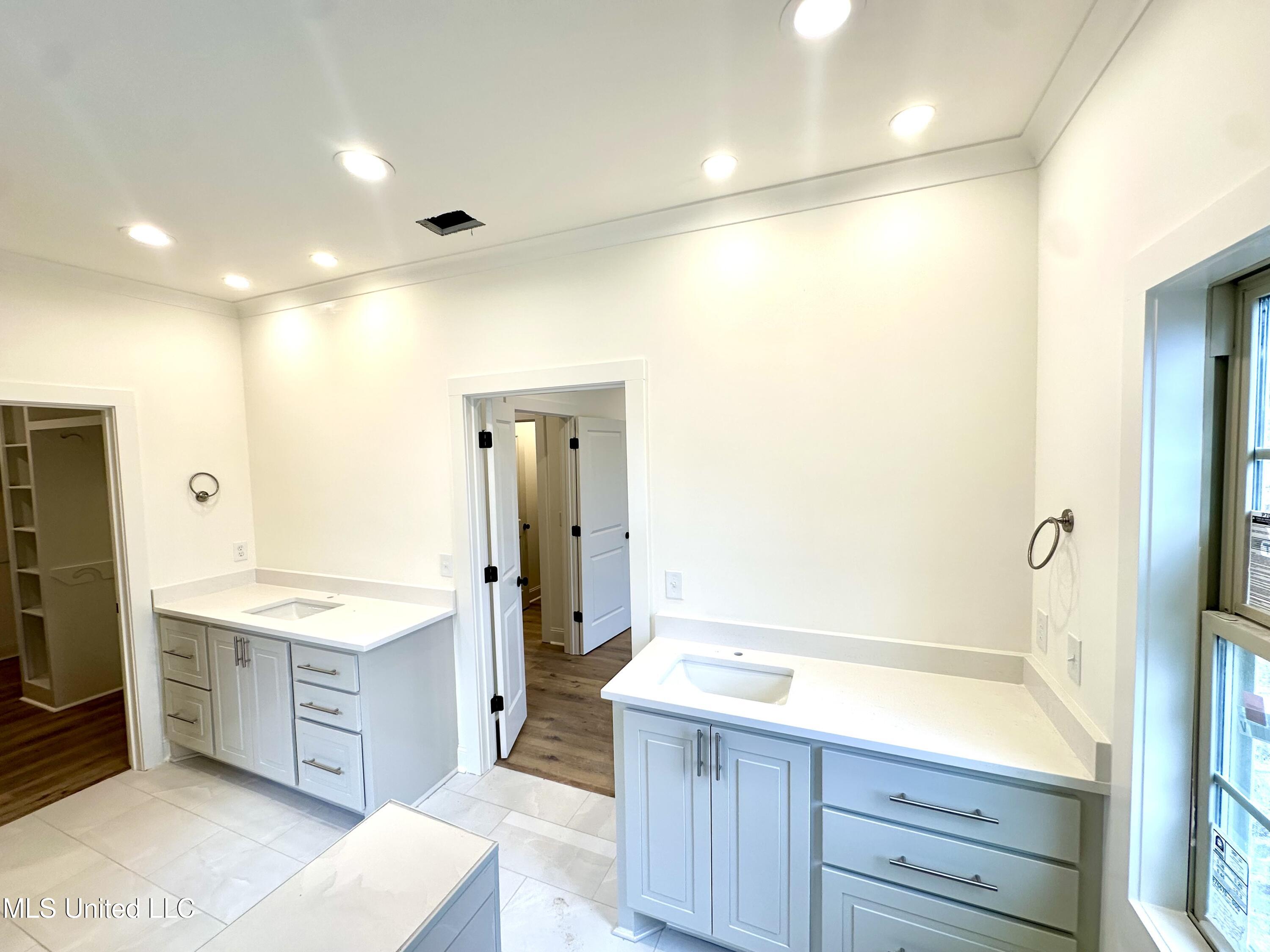 404 Butternut Drive Canton, MS 39046 - Photo 12 of 25 IMG_9630