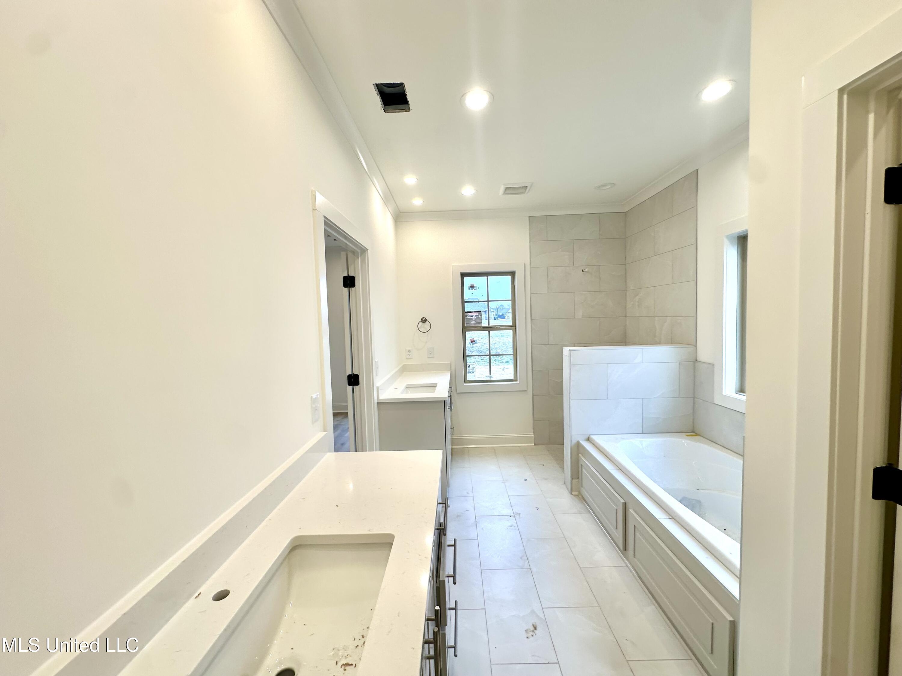 404 Butternut Drive Canton, MS 39046 - Photo 14 of 25 IMG_9629