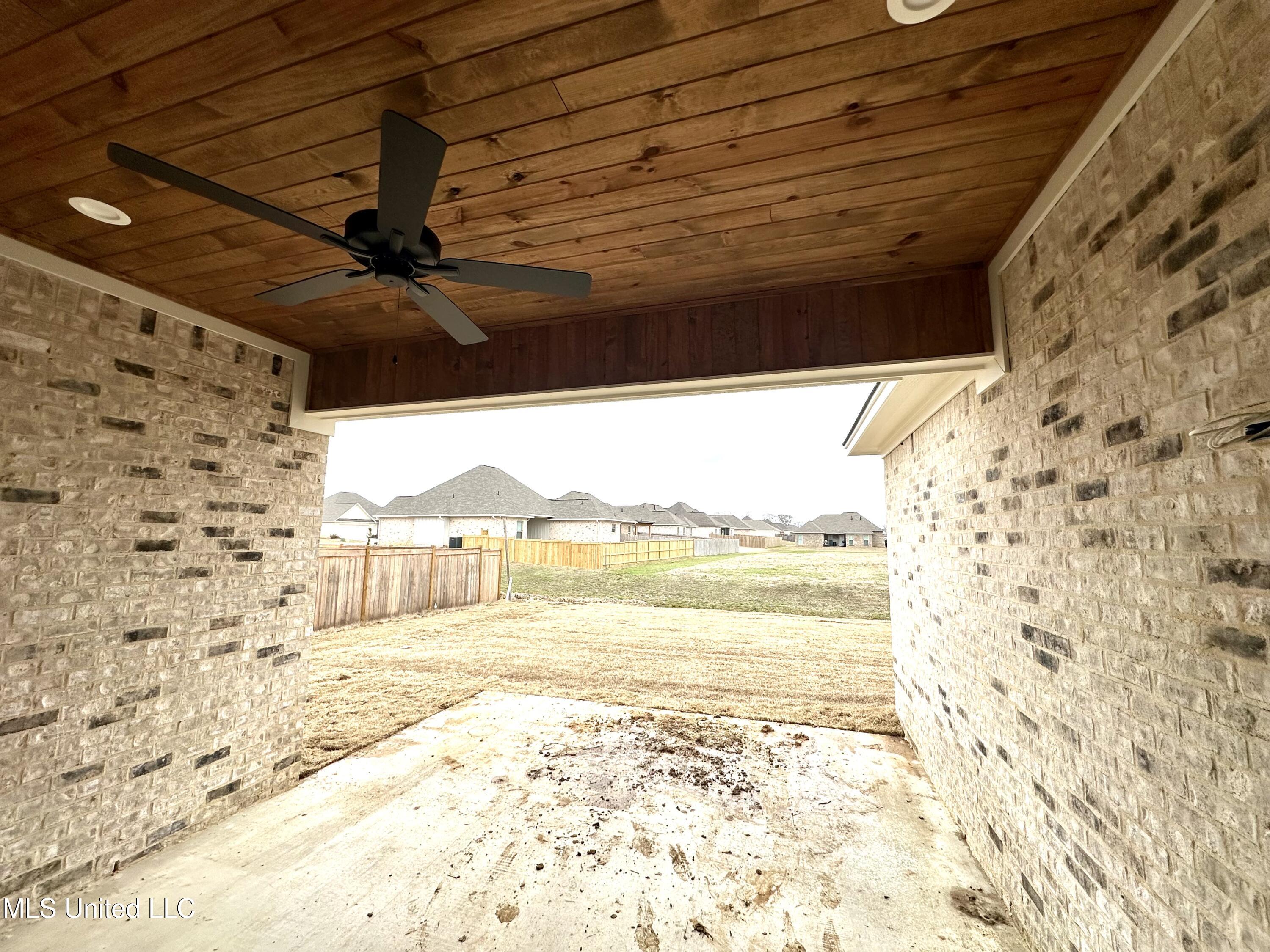 404 Butternut Drive Canton, MS 39046 - Photo 20 of 25 IMG_9643