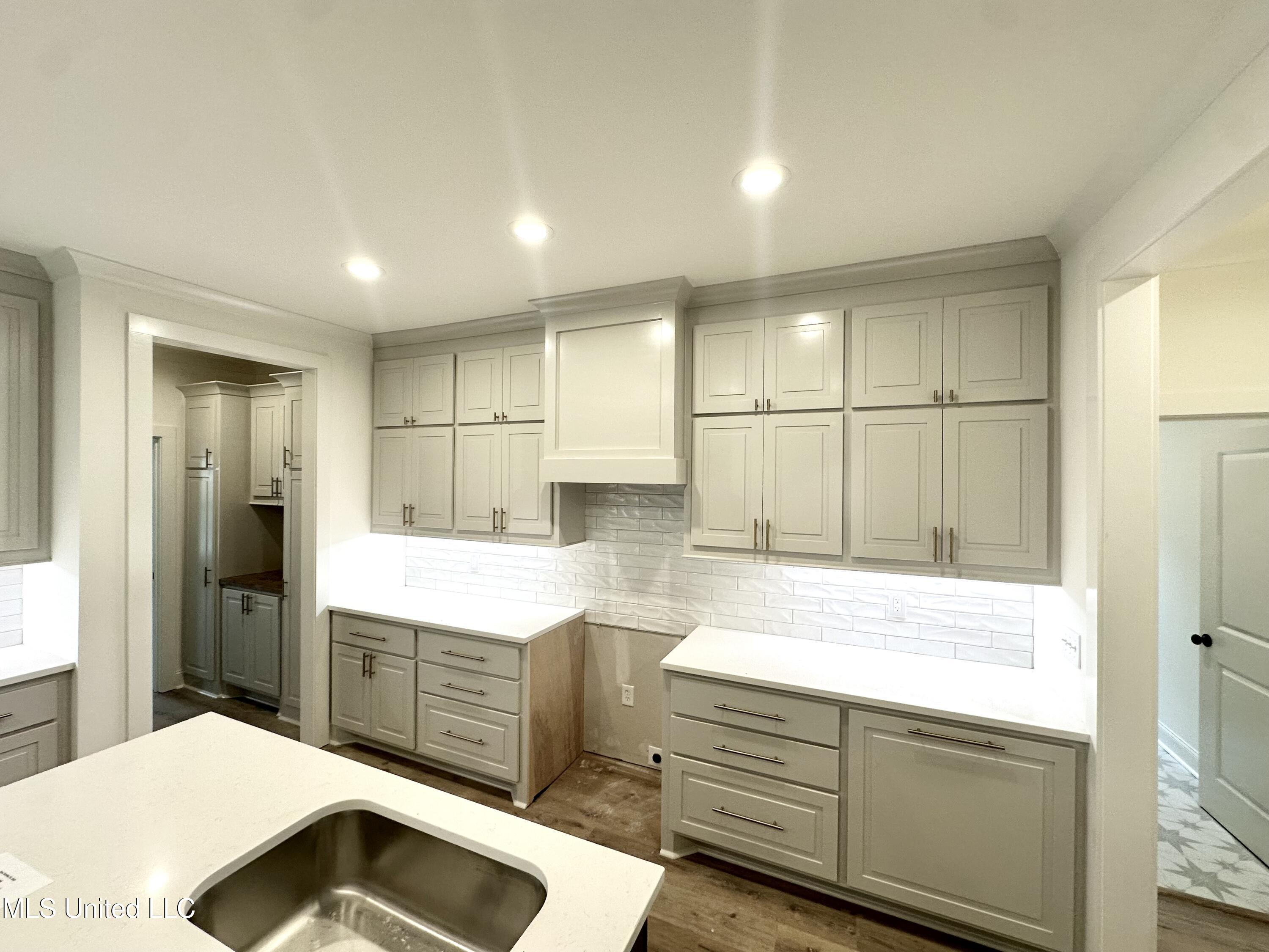 404 Butternut Drive Canton, MS 39046 - Photo 6 of 25 IMG_9640