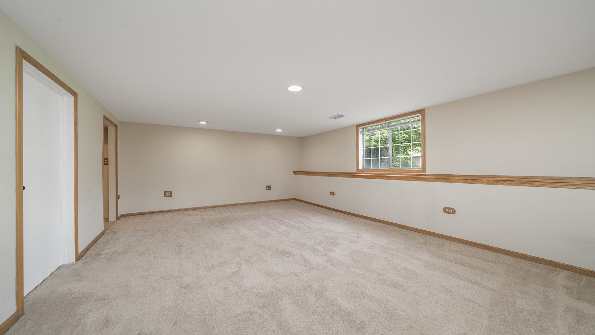 445 Rebecca Road Belvidere, IL 61008 - Photo 20 of 34 a view of an empty room with a window