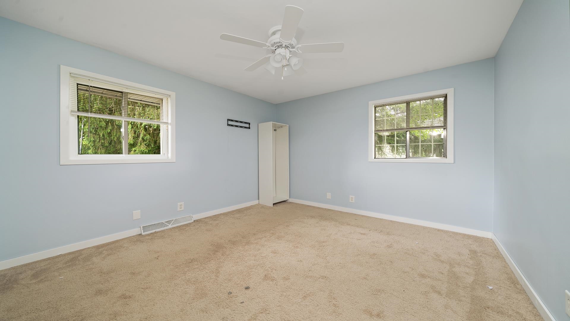445 Rebecca Road Belvidere, IL 61008 - Photo 5 of 34 an empty room with windows and closet