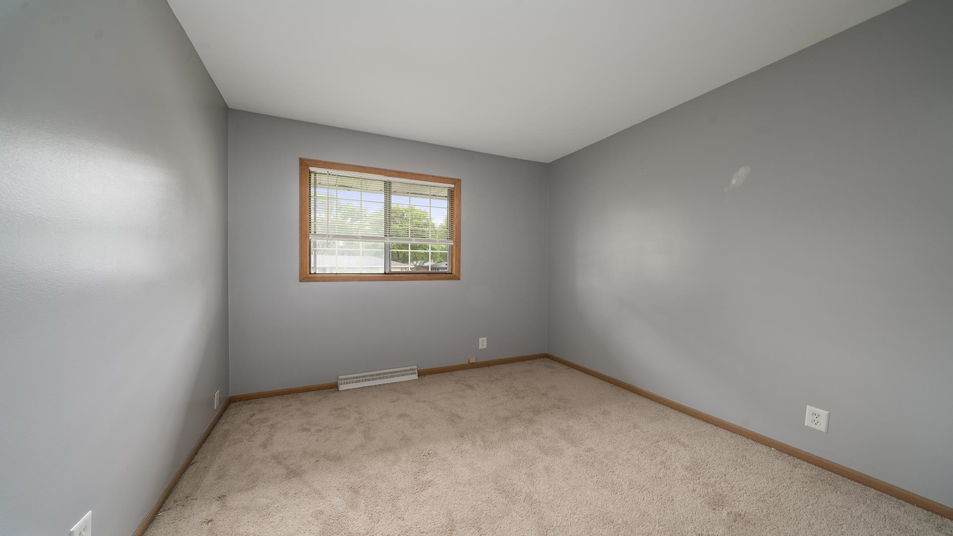 445 Rebecca Road Belvidere, IL 61008 - Photo 7 of 34 an empty room with a window